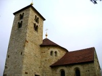 Kostel sv. Máří Magdalény: Hranolovitá věž