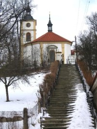 Oreb: Schodište ke kostelu s hřbitovem