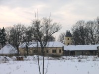 Pohled na zámek přes hospodářský dvůr: Jeřice u Hořic