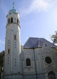 Celkový pohled na kostelík: Modrý kostelík v Bratislavě