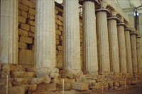 Apollónův chrám chráněný stanem