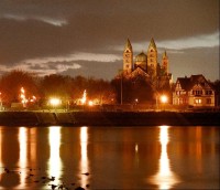 katedrála v noci