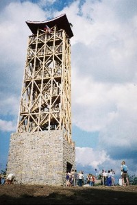 Velký Lopeník - Rozdladna: Novopostavená rozhladna leto/2005 za podpory príhraničných obcí . Slovensko ( Nová Bošáca ) 
Česko ( Březová )