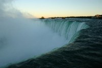 Niagara 10/2005: Pohled z Kanadské části v podvečer