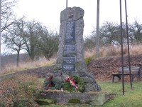 Nezdice - Pomník svobody z r. 1921 legionářům a padlým v I. sv. válce mezi Dolními a Horními Nezdicemi
