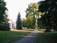 Borovany - park na náměstí