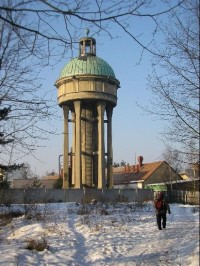 Lázně Bohdaneč. Vodárenská věž.: Vodárenská věž od architekta Josefa Gočára. Dnes není využívána

