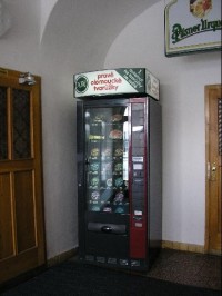 Automat na syrečky: - jediný na světě- ve vestibulu restaurace u Coufalů-