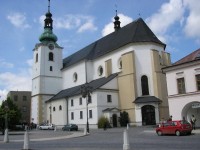 Kostel Navštívení pany Marie: Vznikl rolem roku 1250 jako románská stavba, roku 1781 přestavěn v dnešní barokní podobě