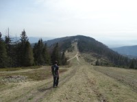 Klimczok - na cestě z vrcholu do sedla Siodło pod Klimczokiem a chatě Schronisko PTTK na Klimczoku - duben 2016