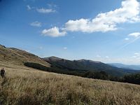 Przełęcz Goprowska - pohled ze sedla na vrcholy Halicz a Rozsypaniec (září 2019)