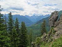 Gęsia Szyja - pohled z vrcholu na Vysoké Tatry (červenec 2020)