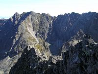 Mały Kozi Wierch - pohled z vrcholu k hřebeni Granaty (září 2009)