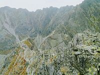Mały Kozi Wierch - pohled z vrcholu k hřebeni Granaty (září 2018)