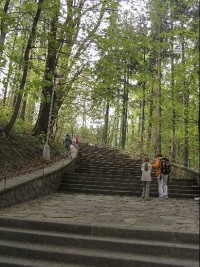 schodiště od Vodní kaple k Chrámu