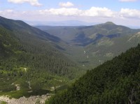 pohled do Roháčské doliny (dole vlevo je vidět rozcestí ve Spálené dolině, náš další dílčí cíl)