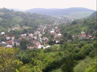 pohled na vesnici Lednica: pohled na vesnici z vrcholu hradu