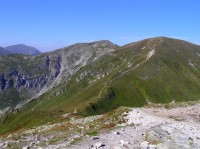 Malolúčniak (vpravo, nejbližší hora) z Kondratovy kopy (září 2009)
