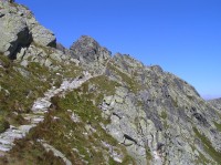 Mała Buczynowa Turnia - stoupání po trase Orla Perć k vrcholu (stoupání z nejnížšího bodu této trasy -2080 m - na jižím úbočí pod sedlem Buczynowa Przełęcz) (září 2009)