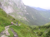 Dolina Małej Łąki - sestup do doliny ze sedla Kondracka Przełęcz (červen 2010)