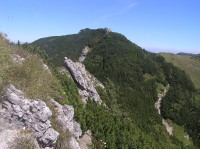 Biele skaly - severní vrchol při pohledu jižního (srpen 2011)