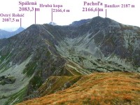Malý Salatin - pohled z vrcholu na jihovýchod + lokalizace vrcholů (září 2009)