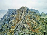 Pośredni Granat z pohledu ze Skrajnego Granatu (září 2019)