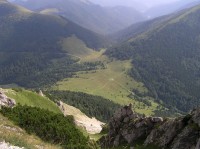 sedlo Osnica  a sedlo Medziholie z vrcholu Veľkého Rozsutca (srpen 2010)