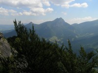 Sokolie - pohled z vrcholu na Malý a Veľký Rozsutec (srpen 2012)
