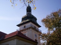 Věž: Dominanta zámku Benátky nad Jizerou nedaleko města Mladá Boleslav. 