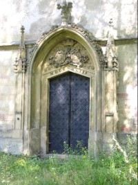 boční vchod do kostela