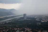  Výhled na bouřku z věže Donauturm