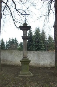 Starý kříž u hřbitova