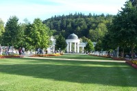 Kolonáda Karolínina pramene od Zpívající fontány