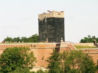 Pohled na věž hradu z Poohří