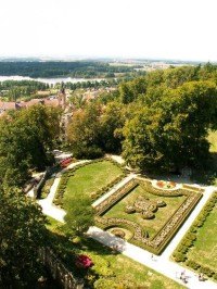 Zámecká zahrada z věže zámku
