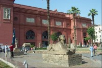 Před Egyptským muzeem
