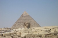 Sfinga a pyramida