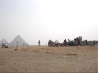 Stavba bazaru u pyramid