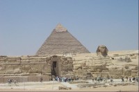 Sfinga a pyramida