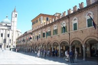 Část náměstí Piazza del Popolo