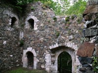 Zřícenina hradu Wallenrode: Hrad Wallenrode nad údolím řeky Ölschnitz byl postaven v letech 1478-1491 Vítem z Wallenrode. Lázně vzikly později v údolí pod hradem.