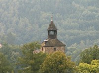 Schlossturm - Zámecká věž: Zámecká věž je u Lesního divadla, velmi oblíbené sezónní scény. Místo výhledu do údolí na centrální část městečka.