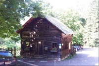 Staré budovy u parkoviště v Mixnitz