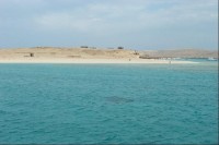 Pláž na začátku zátoky