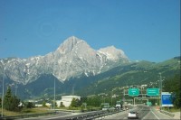 Horský masiv z dálnice