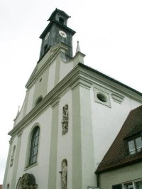 Špitální kostel sv.Ducha: Polovina 13.století, za třicetileté války zničený Švédy, znovu postavený v barokním slohu Jakobem Engelem v letech 1698-1703.