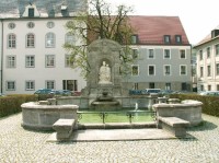 Wittelsbacherbrunnen na Leonradplatz: Novobarokní kašna od Carla Sattlera a Irene Hildebrandové z roku 1905