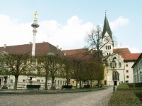 Residenzplatz s věži Dómu a Mariánským sloupem