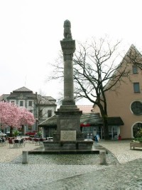 Pomník na Domplatz